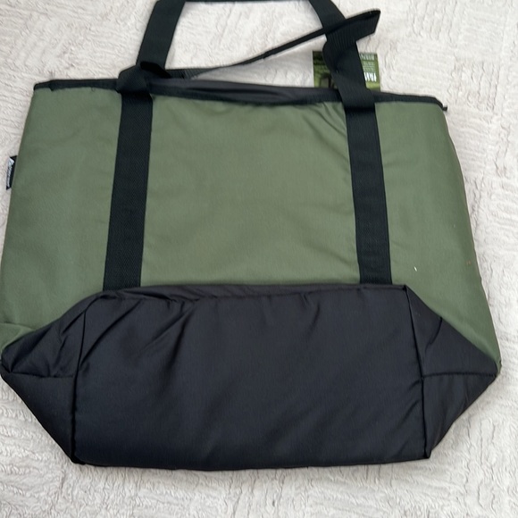 Ozark Trail 50-can thermal tote bag New with tags, green with black trim - Picture 7 of 16